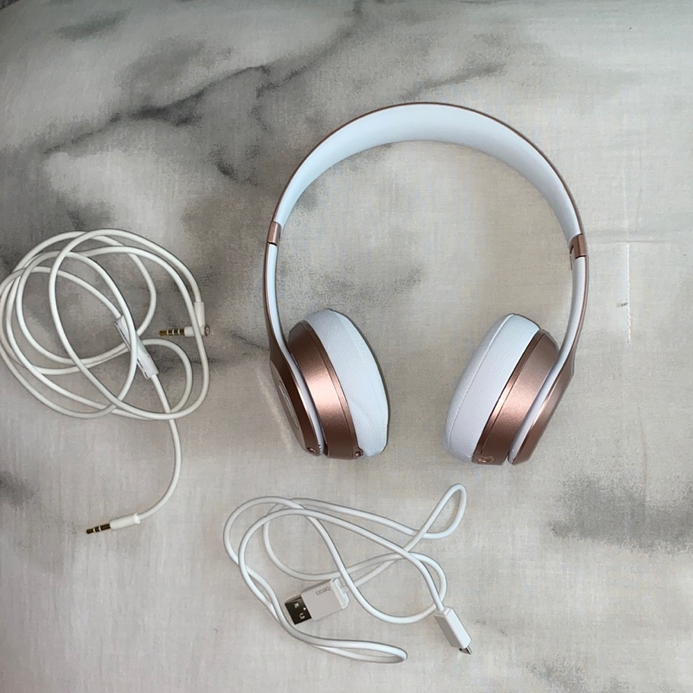Rose Gold Beats Solo 2 Wireless Headphones